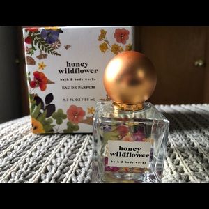 Bath and body works Honey Wildflower perfume